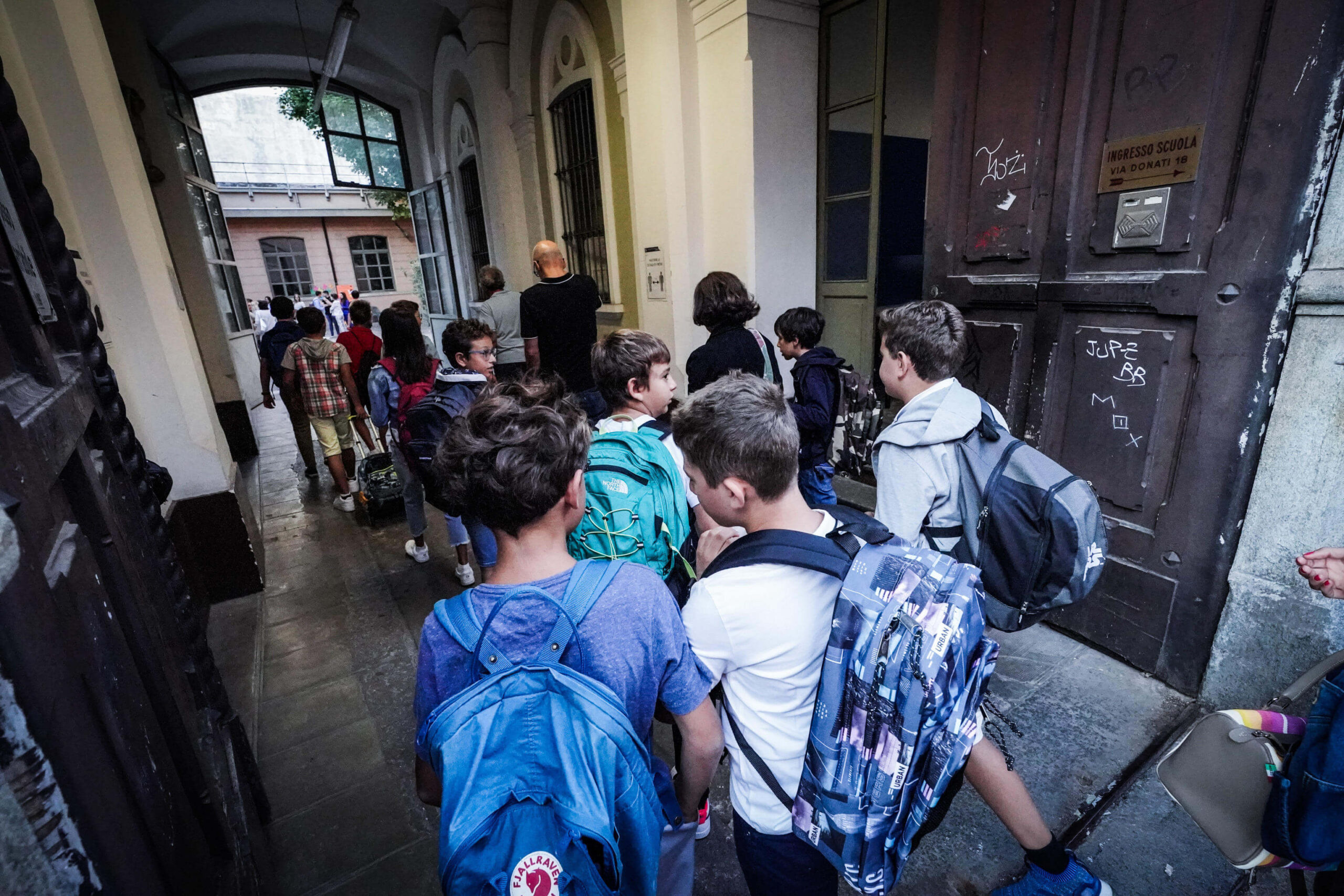 La scuola italiana ha sempre meno alunni e più docenti